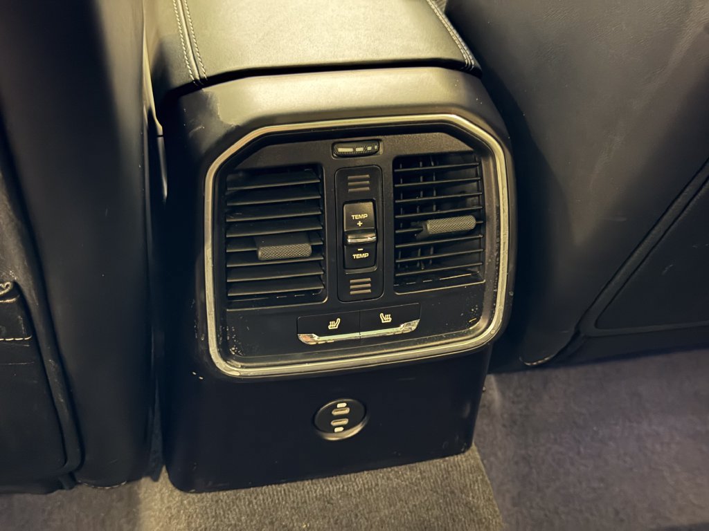 Certified 2022 Porsche Macan S AWD/4WD image 24