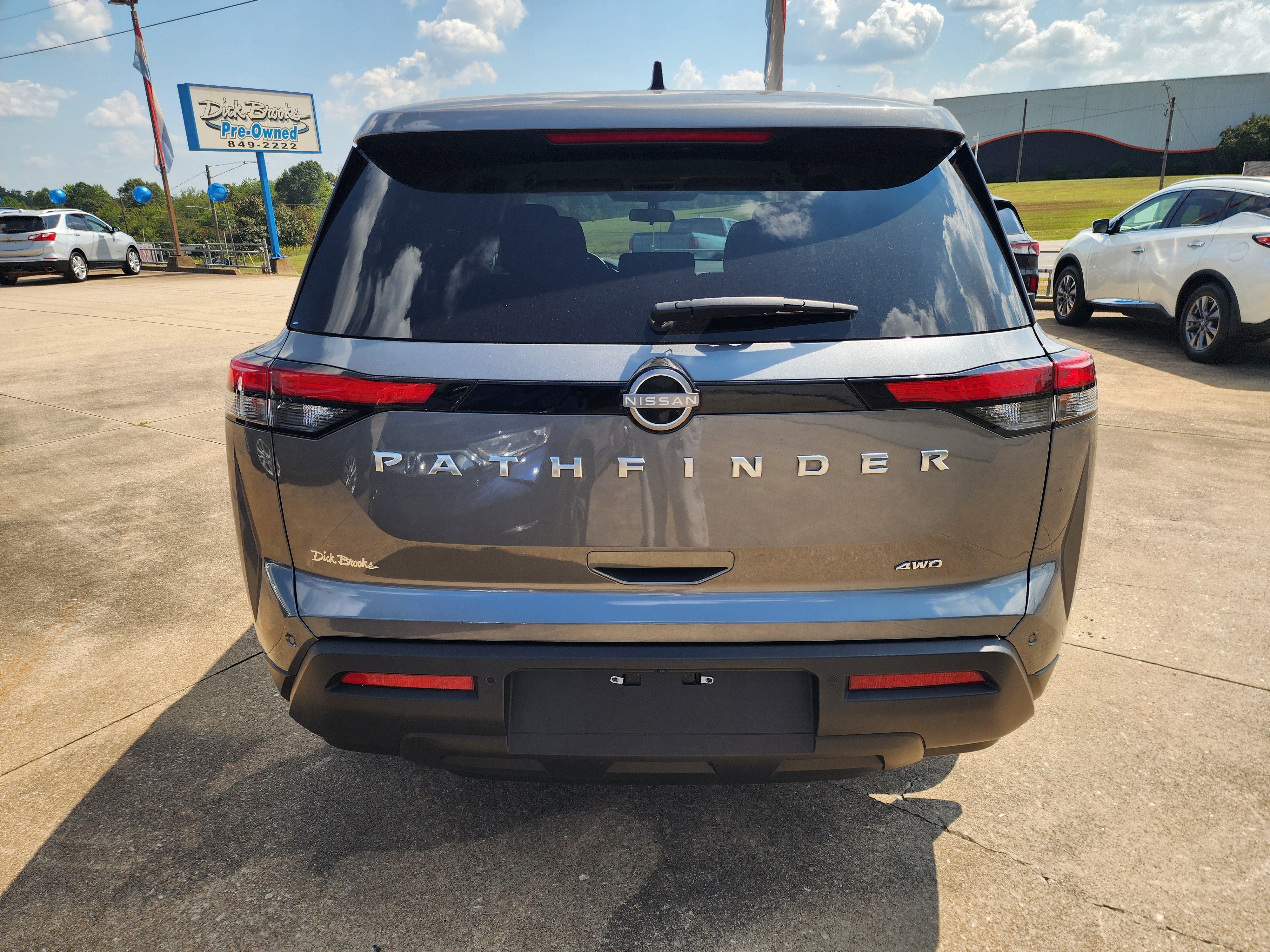 Used 2024 Nissan Pathfinder S image 5