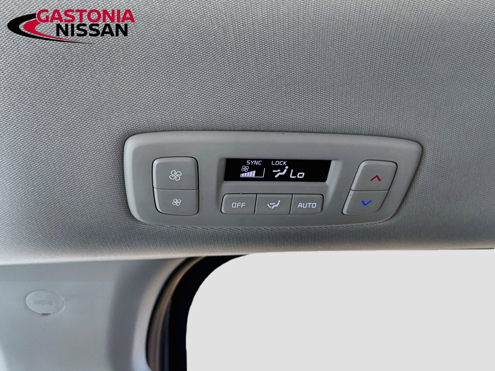 Used 2025 Kia Carnival FWD image 34