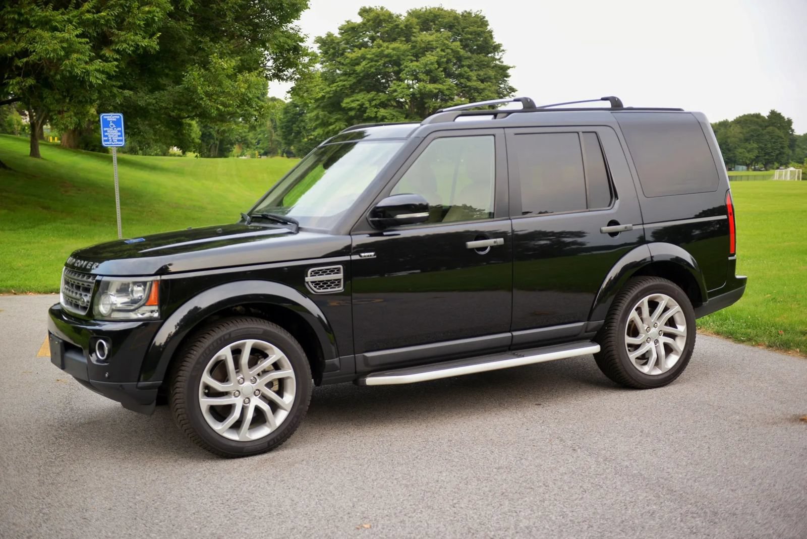 Used 2016 Land Rover LR4 HSE Silver Edition AWD/4WD image 12
