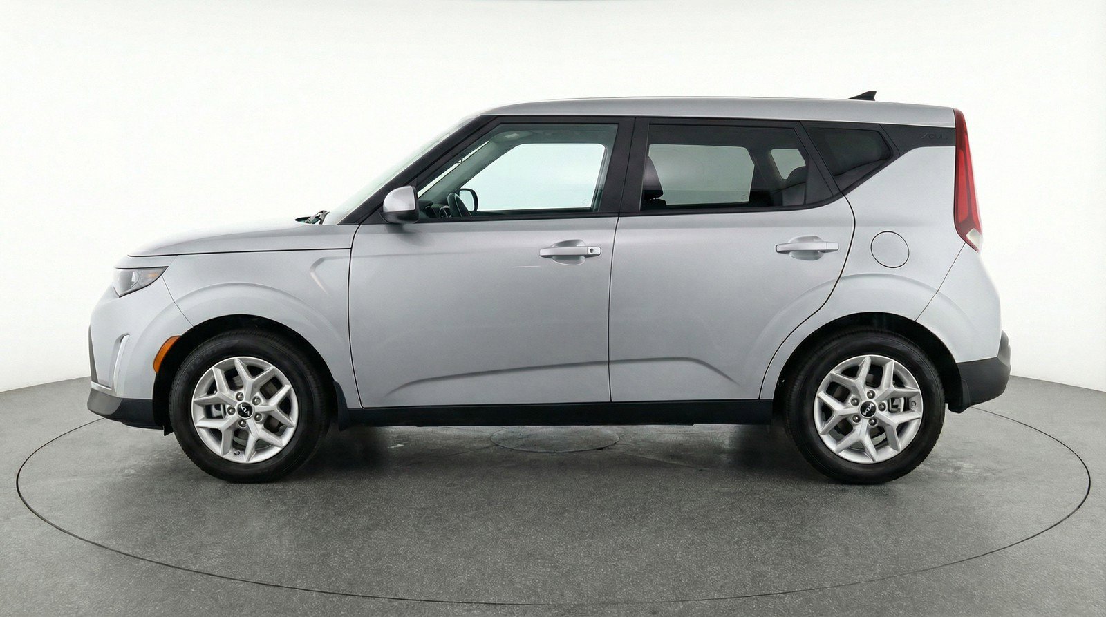 Used 2025 Kia Soul LX w/ LX Technology Package image 3