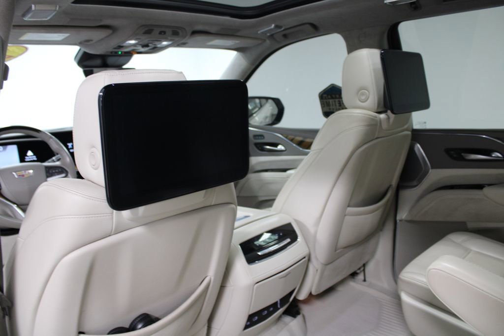 Used 2021 Cadillac Escalade Premium Luxury Platinum w/ Heavy-Duty Trailer Package image 28