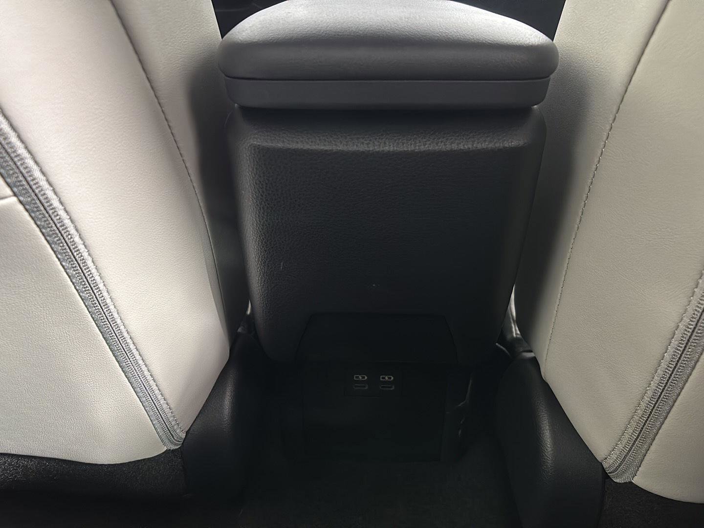 Used 2024 Toyota Prius XLE AWD/4WD image 19