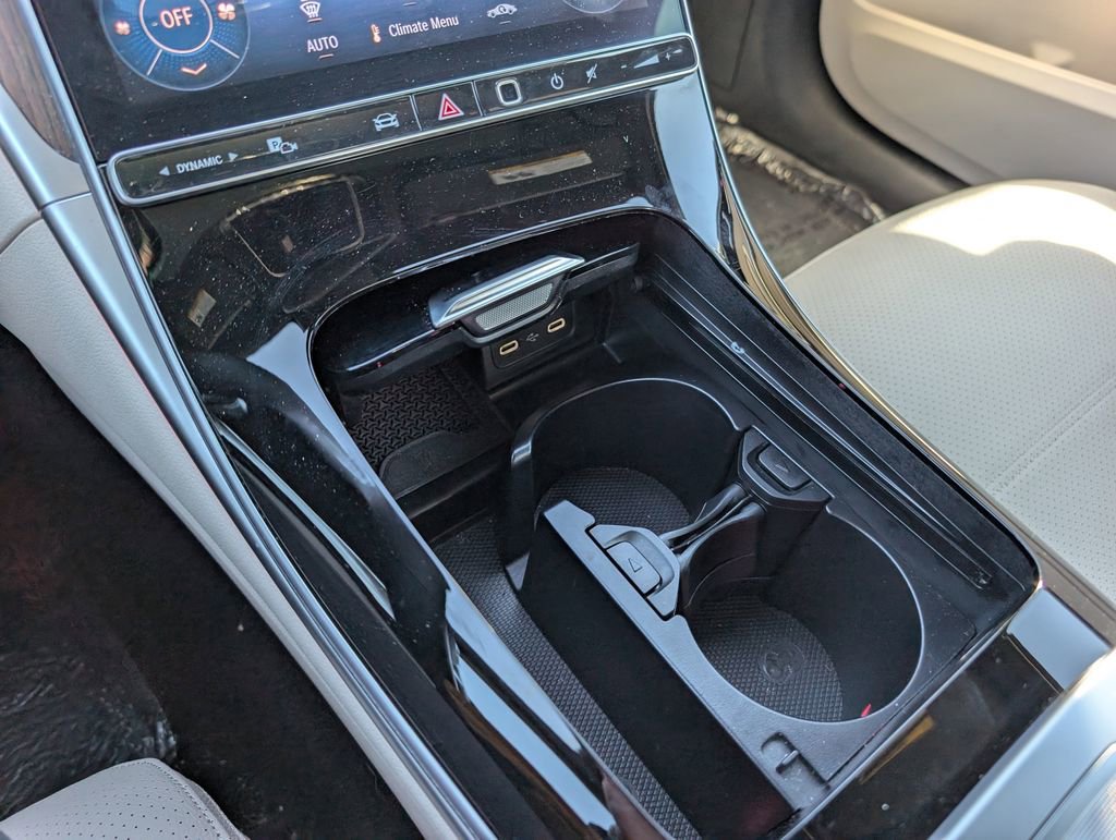 Used 2025 Mercedes-Benz C 300 4MATIC Sedan image 21