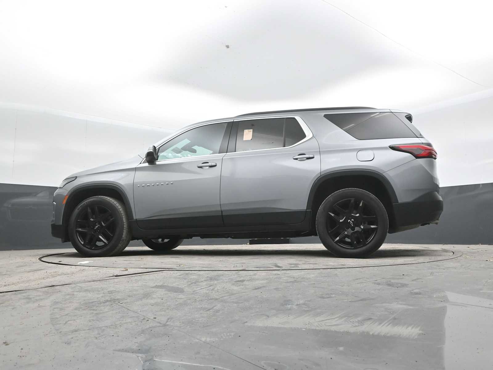 Used 2023 Chevrolet Traverse LT FWD image 24