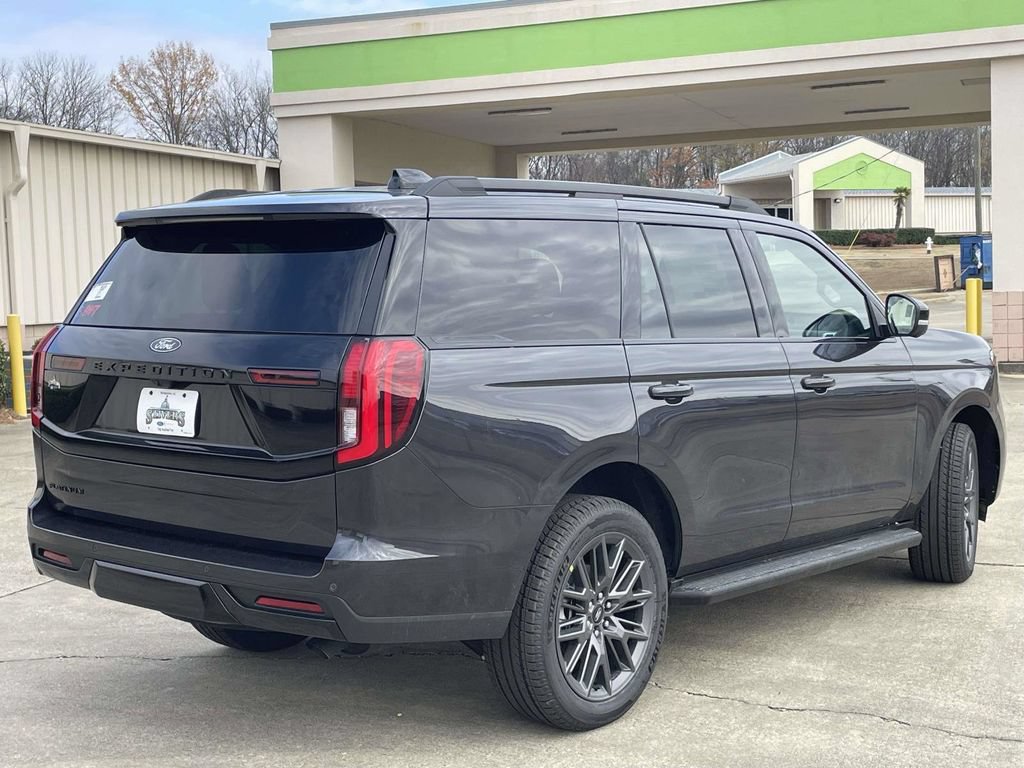 New 2026 Ford Expedition Platinum w/ Stealth Appearance Package AWD/4WD image 3
