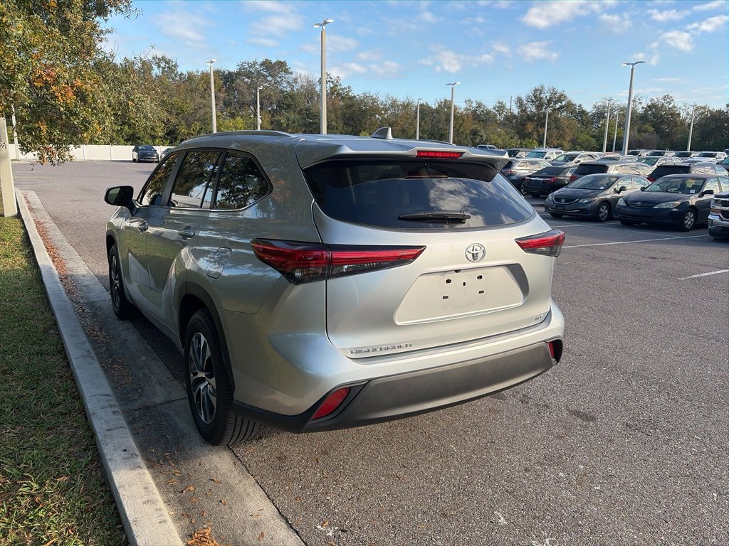 Certified 2023 Toyota Highlander Platinum image 2