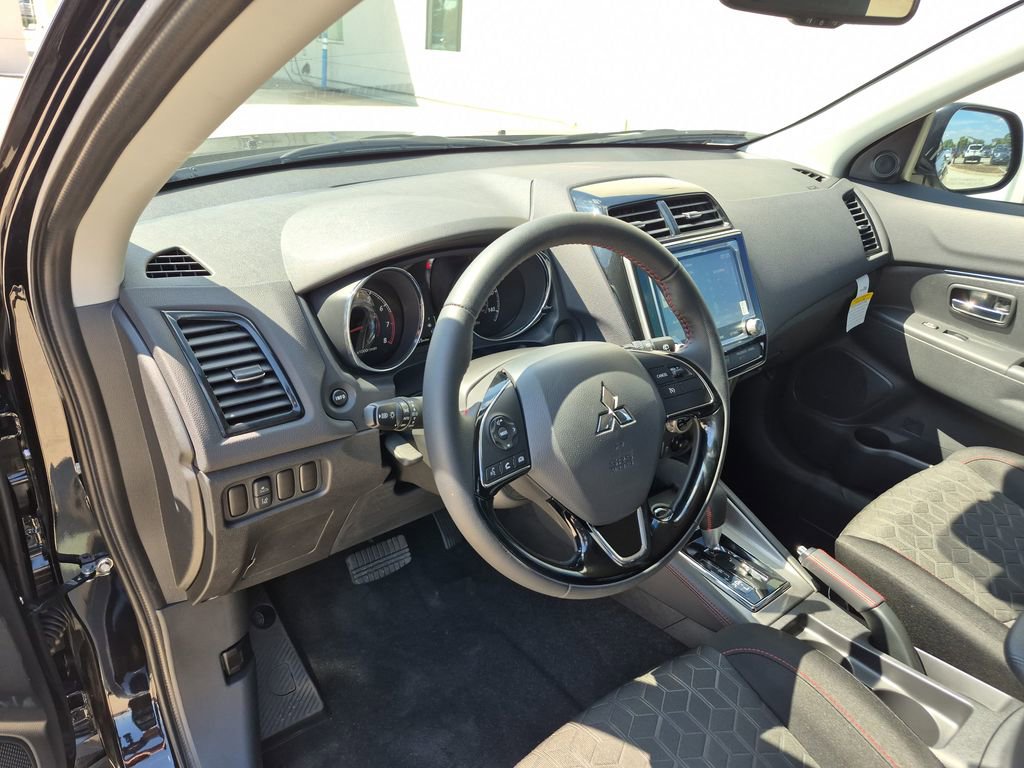 Used 2025 Mitsubishi Outlander Sport LE image 27