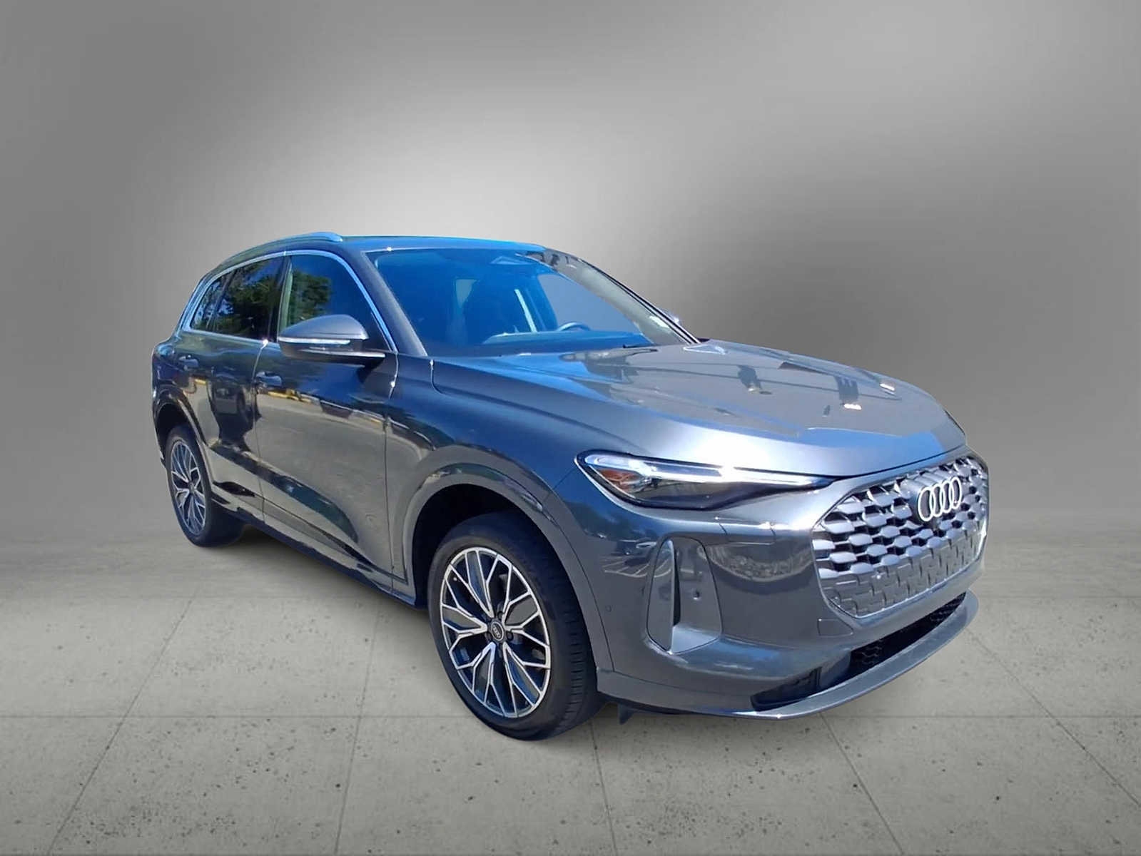 Used 2025 Audi Q5 Premium Plus w/ Premium Plus AWD/4WD image 2