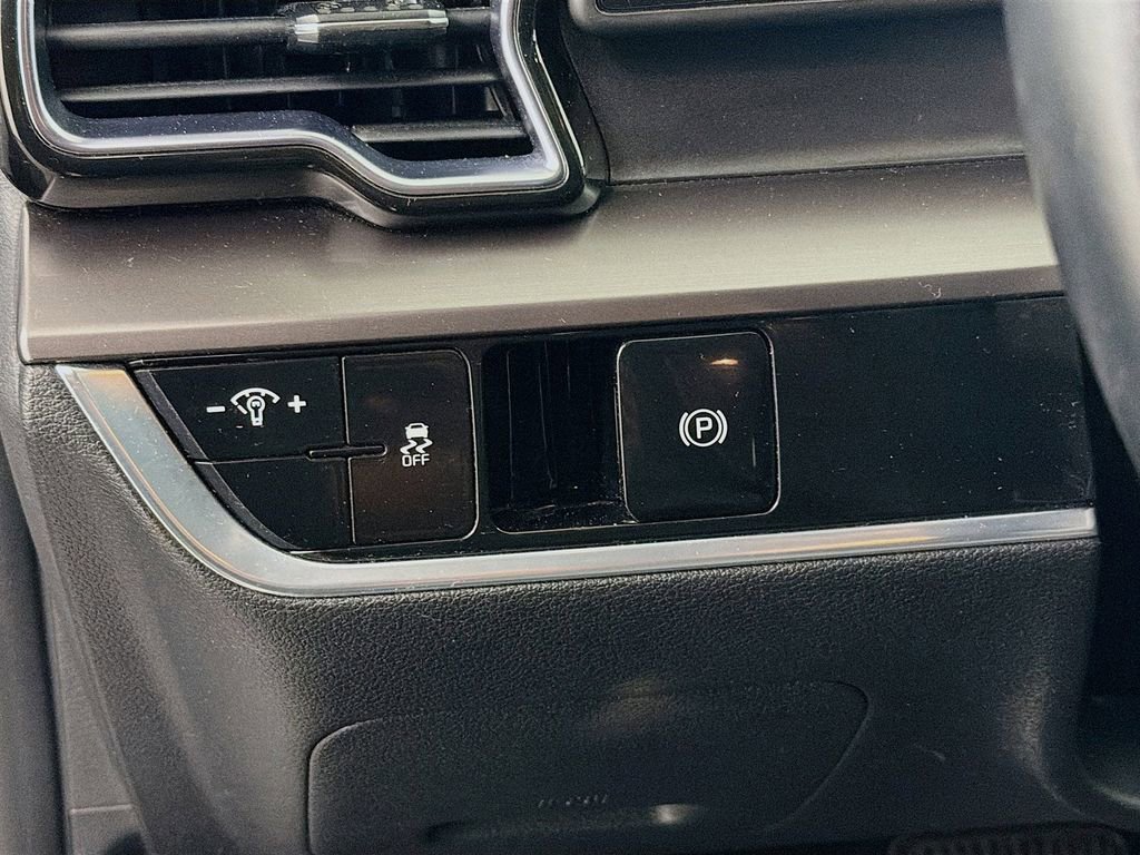 Used 2023 Kia Sportage EX image 12