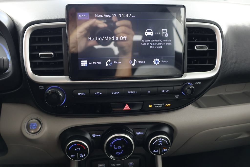 Used 2024 Hyundai Venue SEL FWD image 14