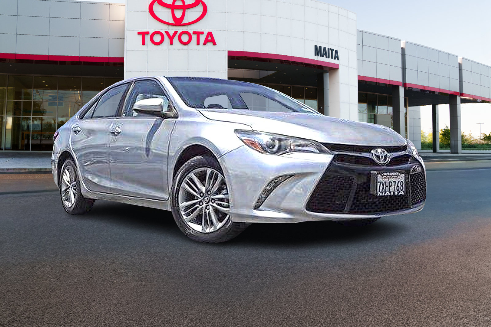 Used 2017 Toyota Camry SE FWD image 1