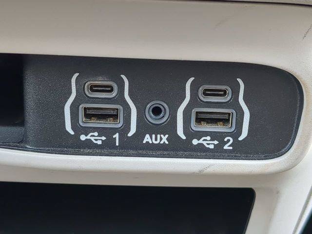 Certified 2023 Chrysler Pacifica Touring-L FWD image 27