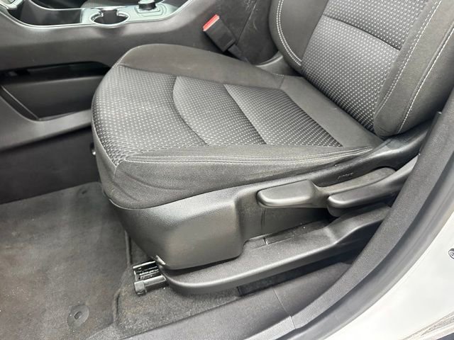 Used 2024 GMC Terrain SLE image 34