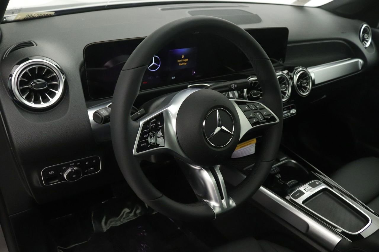 New 2026 Mercedes-Benz GLB 250 4MATIC image 5
