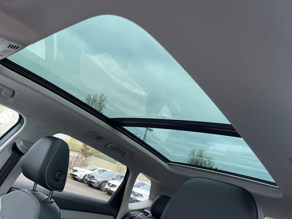 Used 2023 Volkswagen Taos SE w/ Panoramic Sunroof Package FWD image 21