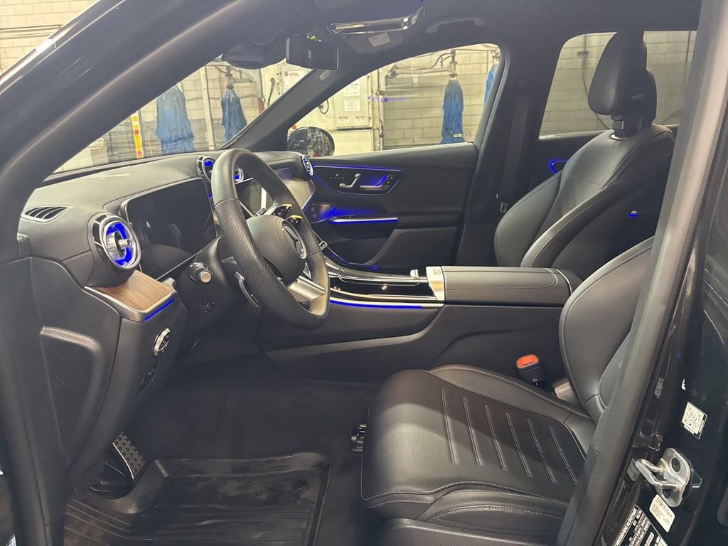 Used 2025 Mercedes-Benz GLC 350e image 9
