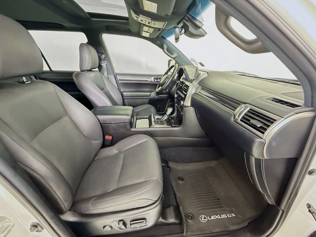 Used 2022 Lexus GX 460 Premium w/ Accessory Package image 33