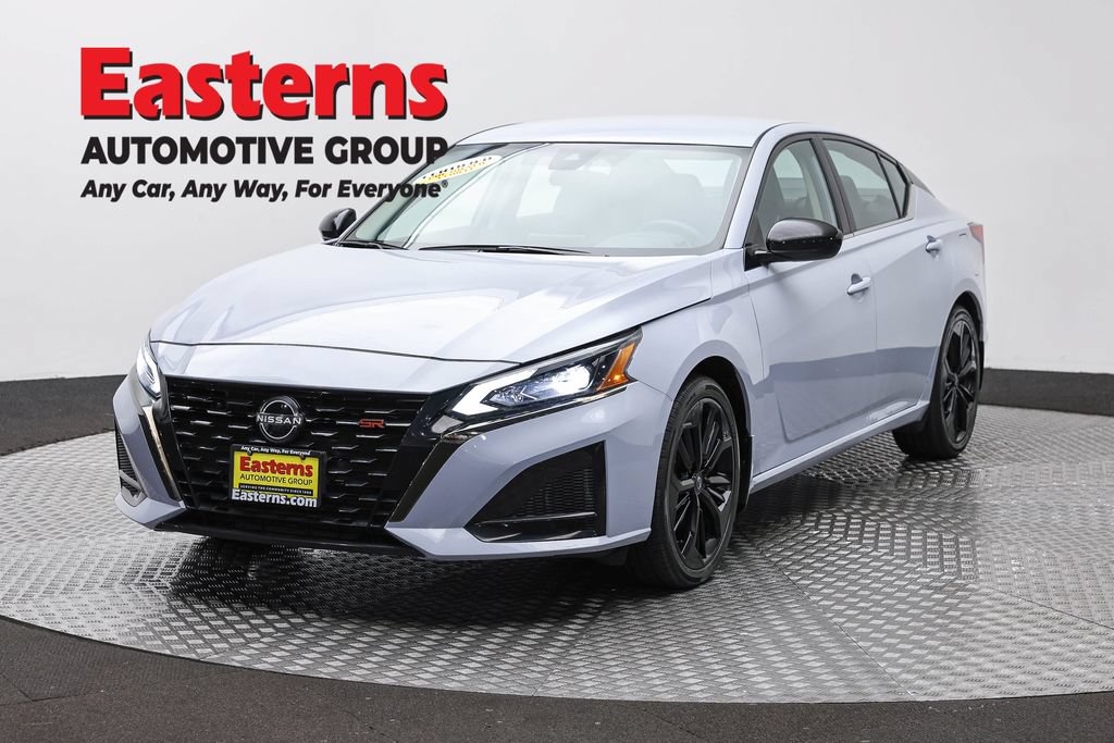 Used 2023 Nissan Altima 2.5 SR FWD image 1