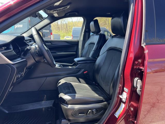 Used 2025 Jeep Grand Cherokee Altitude AWD/4WD image 15