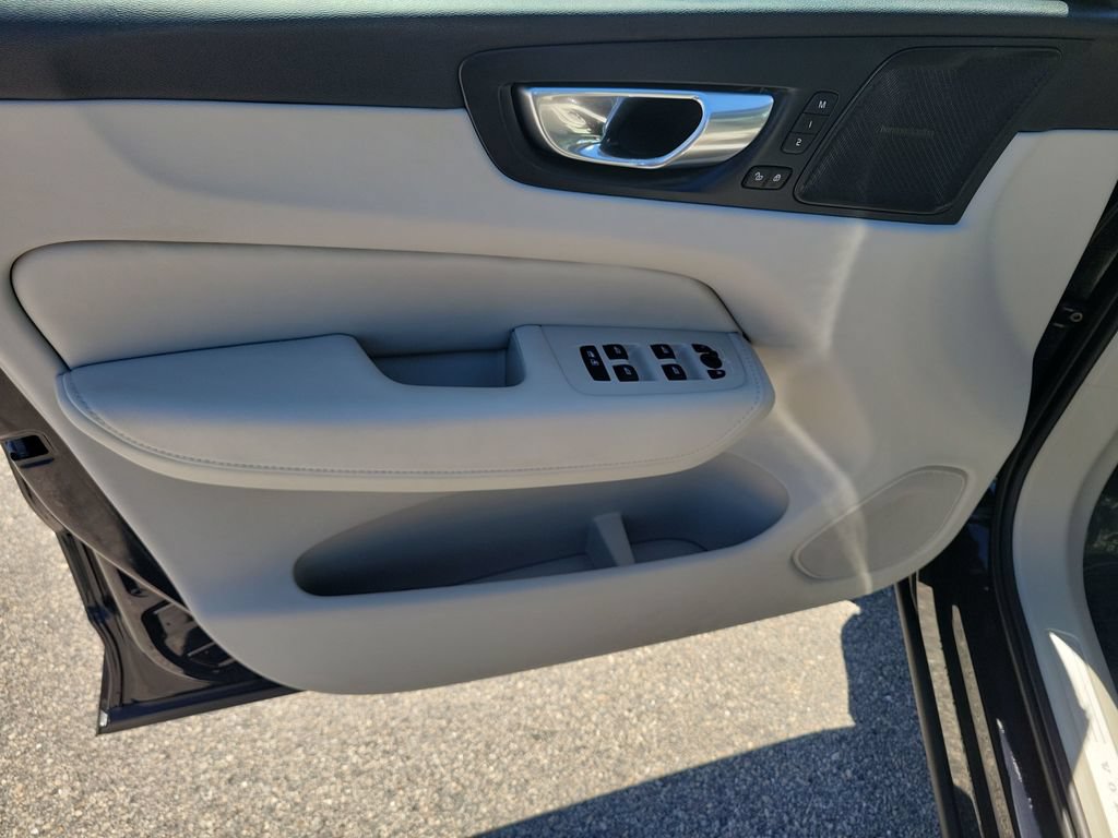 Used 2023 Volvo XC60 B5 Plus w/ Protection Package Premier FWD image 20