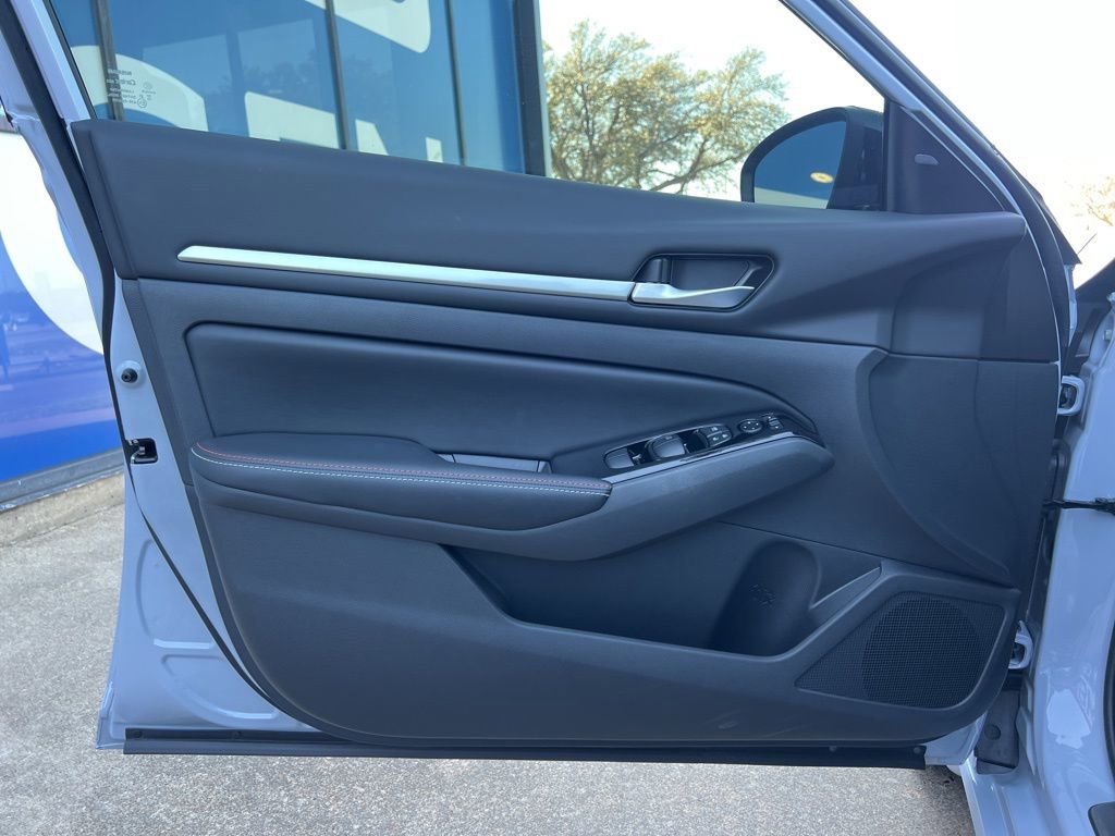 Used 2024 Nissan Altima 2.0 SR image 23