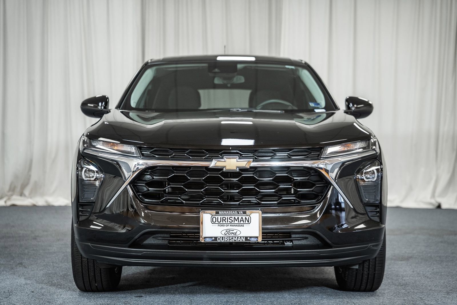 Used 2024 Chevrolet Trax LS w/ LS Convenience Package FWD image 2