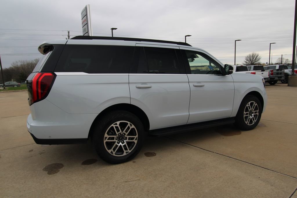 Used 2025 Ford Expedition Active image 5