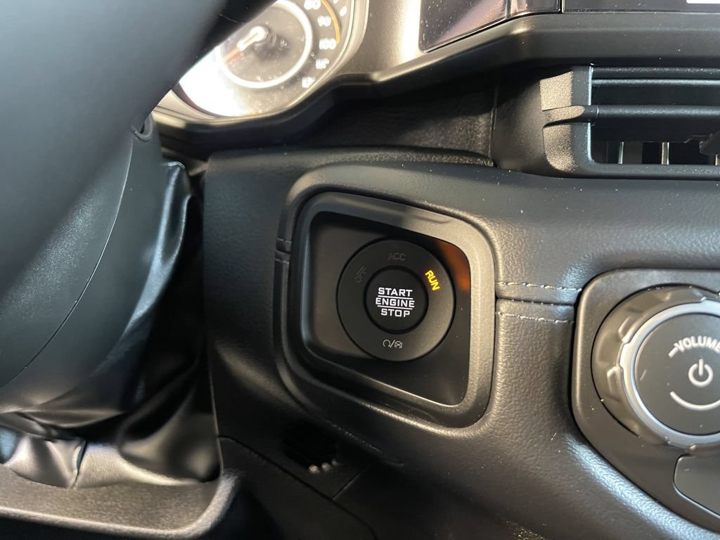 New 2026 Jeep Wrangler Unlimited Sahara AWD/4WD image 30