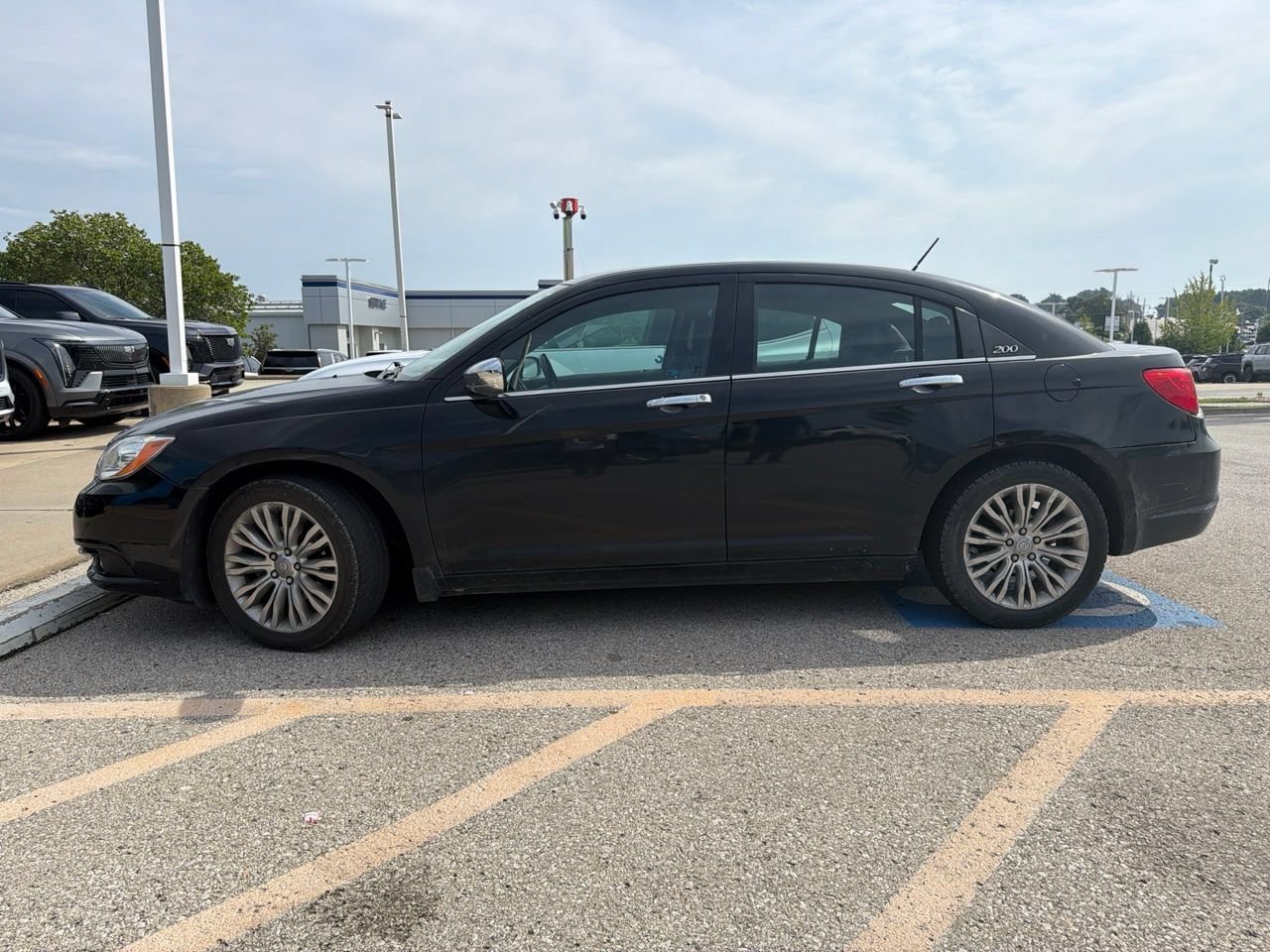 Used 2012 Chrysler 200 Limited FWD image 3