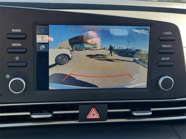 Certified 2025 Hyundai Elantra SE image 9