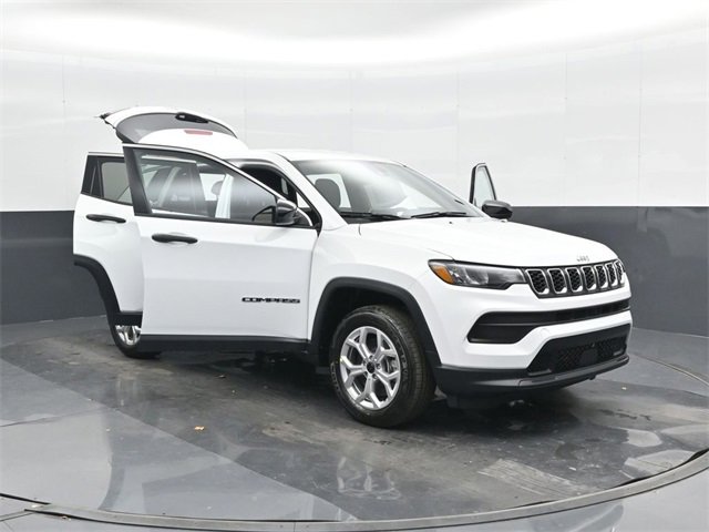 Used 2025 Jeep Compass Sport image 45