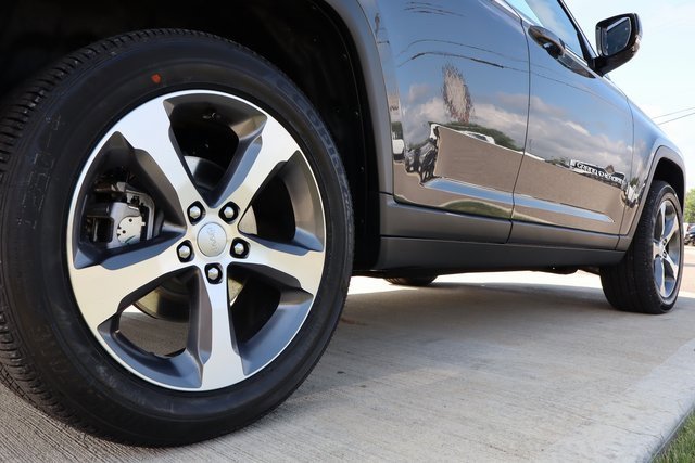 New 2025 Jeep Grand Cherokee Limited w/ Luxury Tech Group II image 36