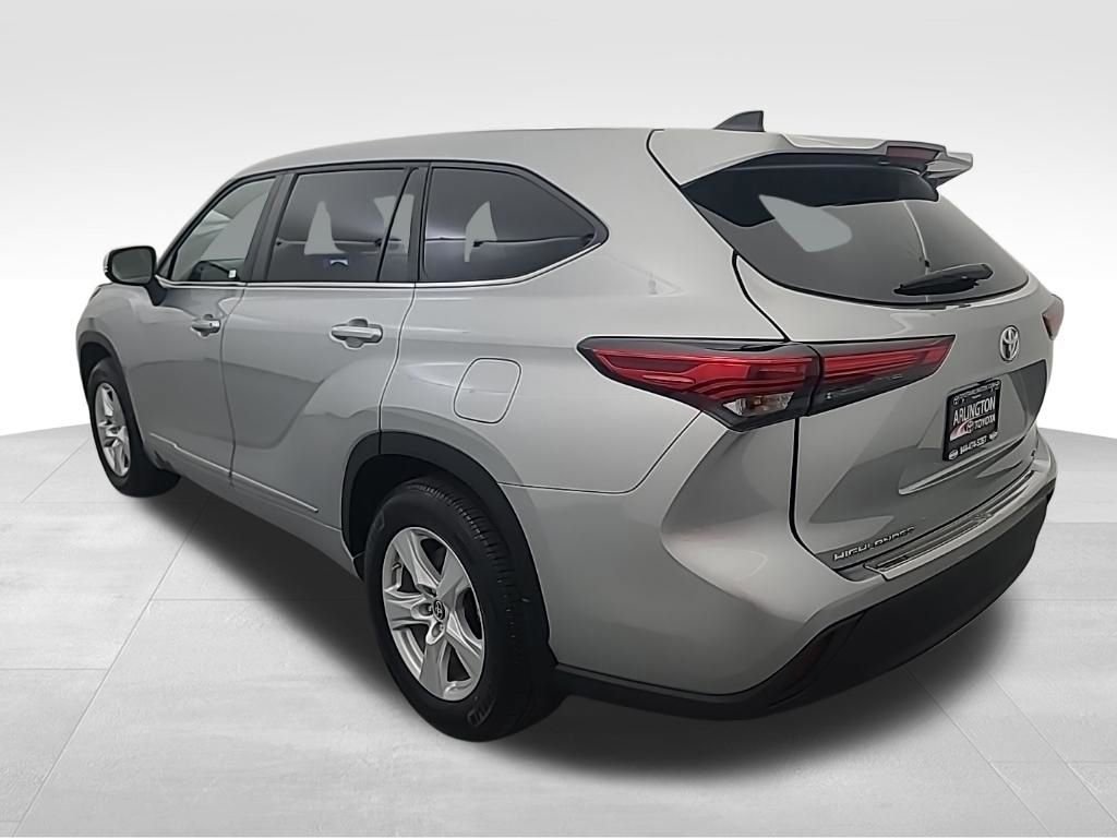 Used 2023 Toyota Highlander LE image 6