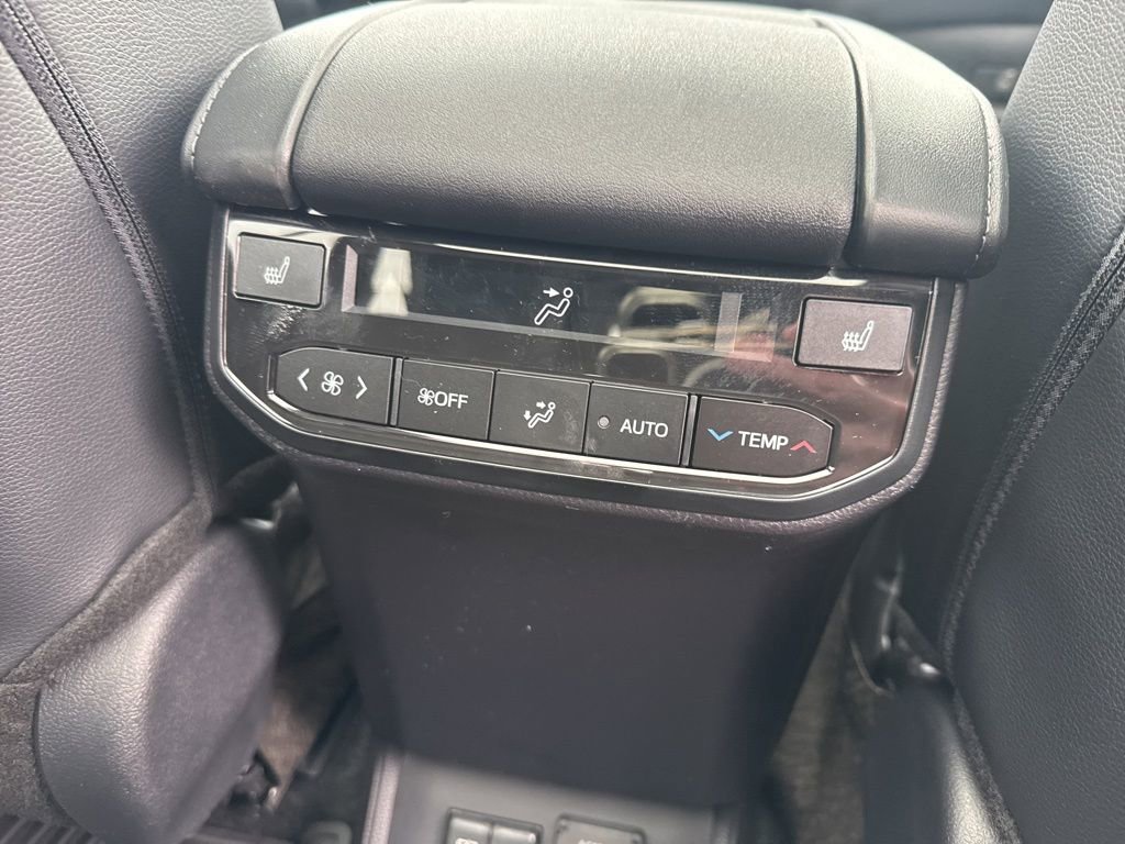New 2026 Toyota Highlander Platinum image 12