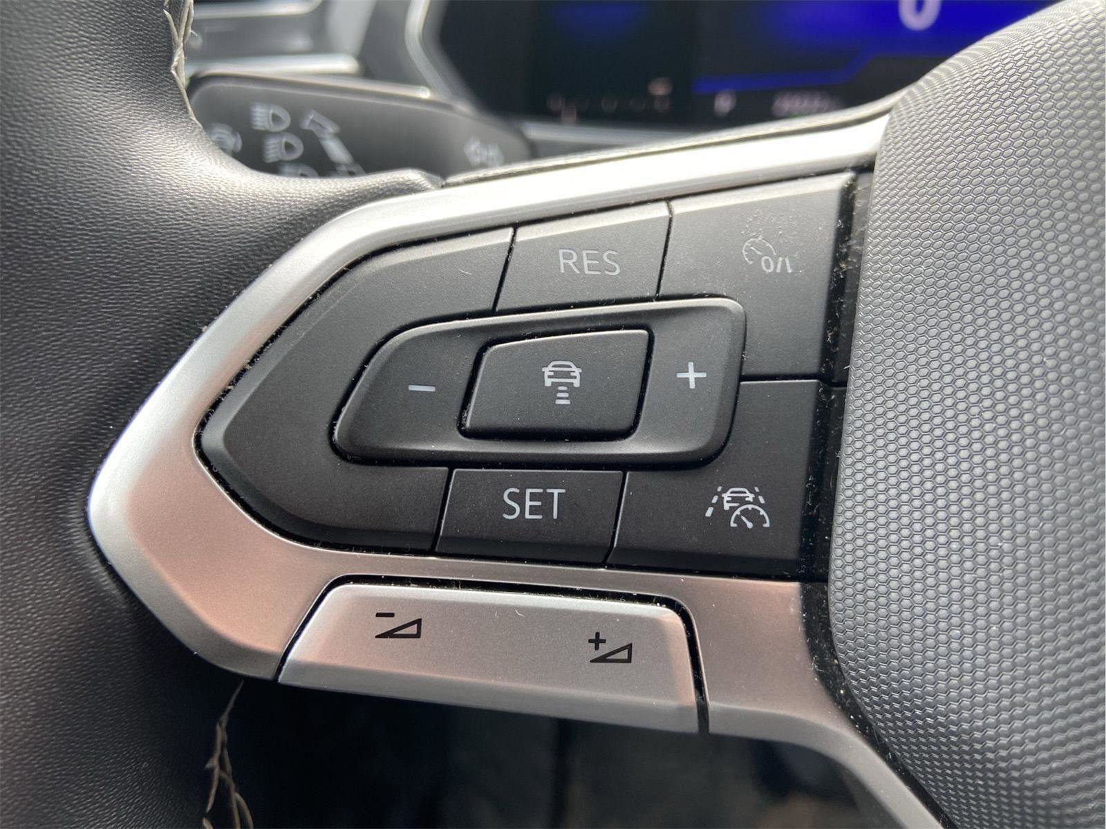 Used 2023 Volkswagen Tiguan SE image 26