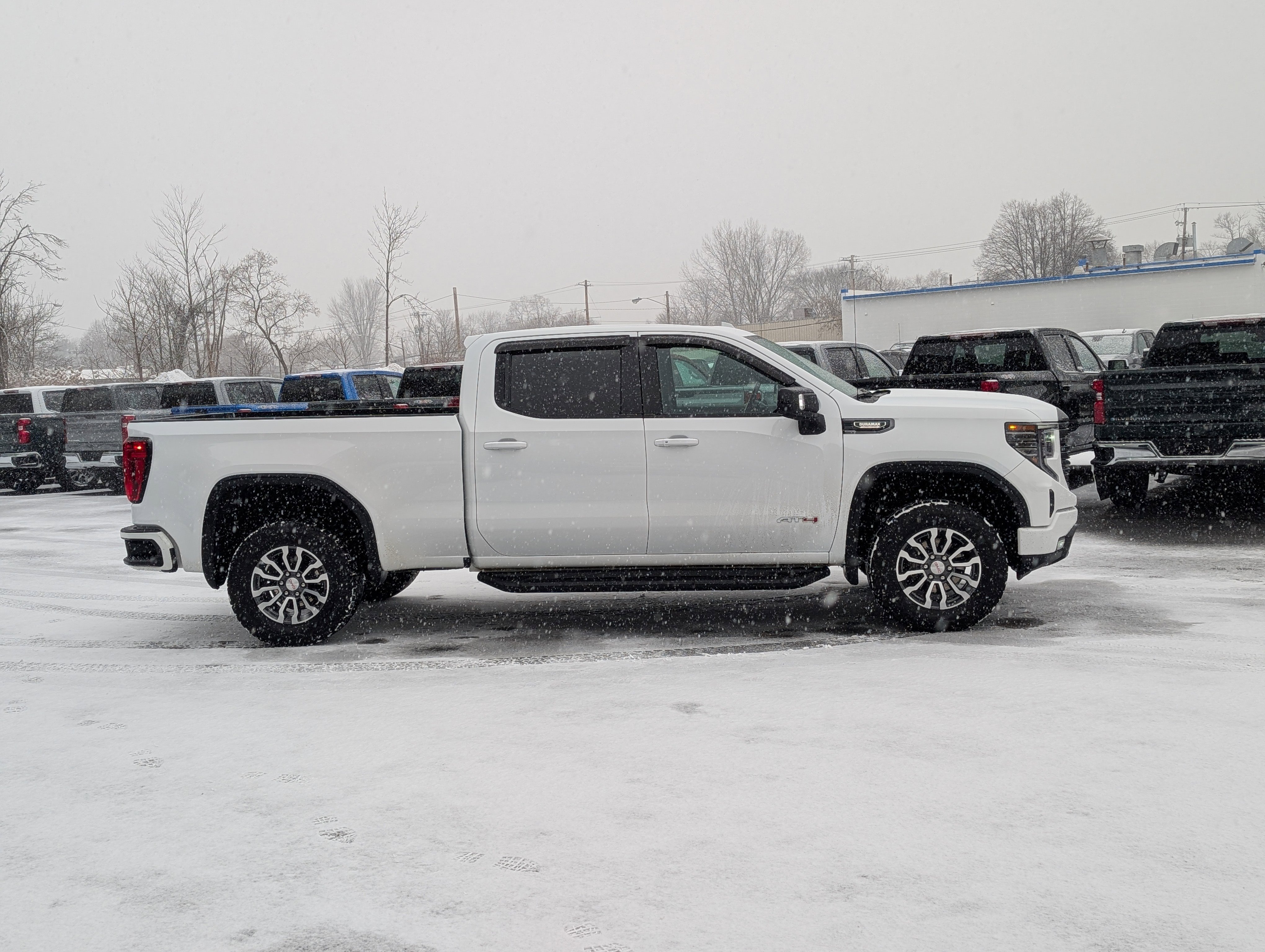 Used 2022 GMC Sierra 1500 AT4 w/ AT4 Preferred Package image 9