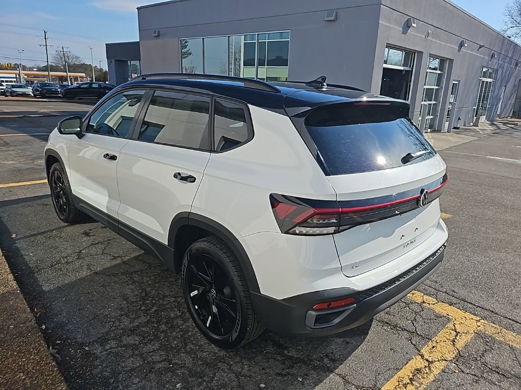 Certified 2025 Volkswagen Taos SE image 8