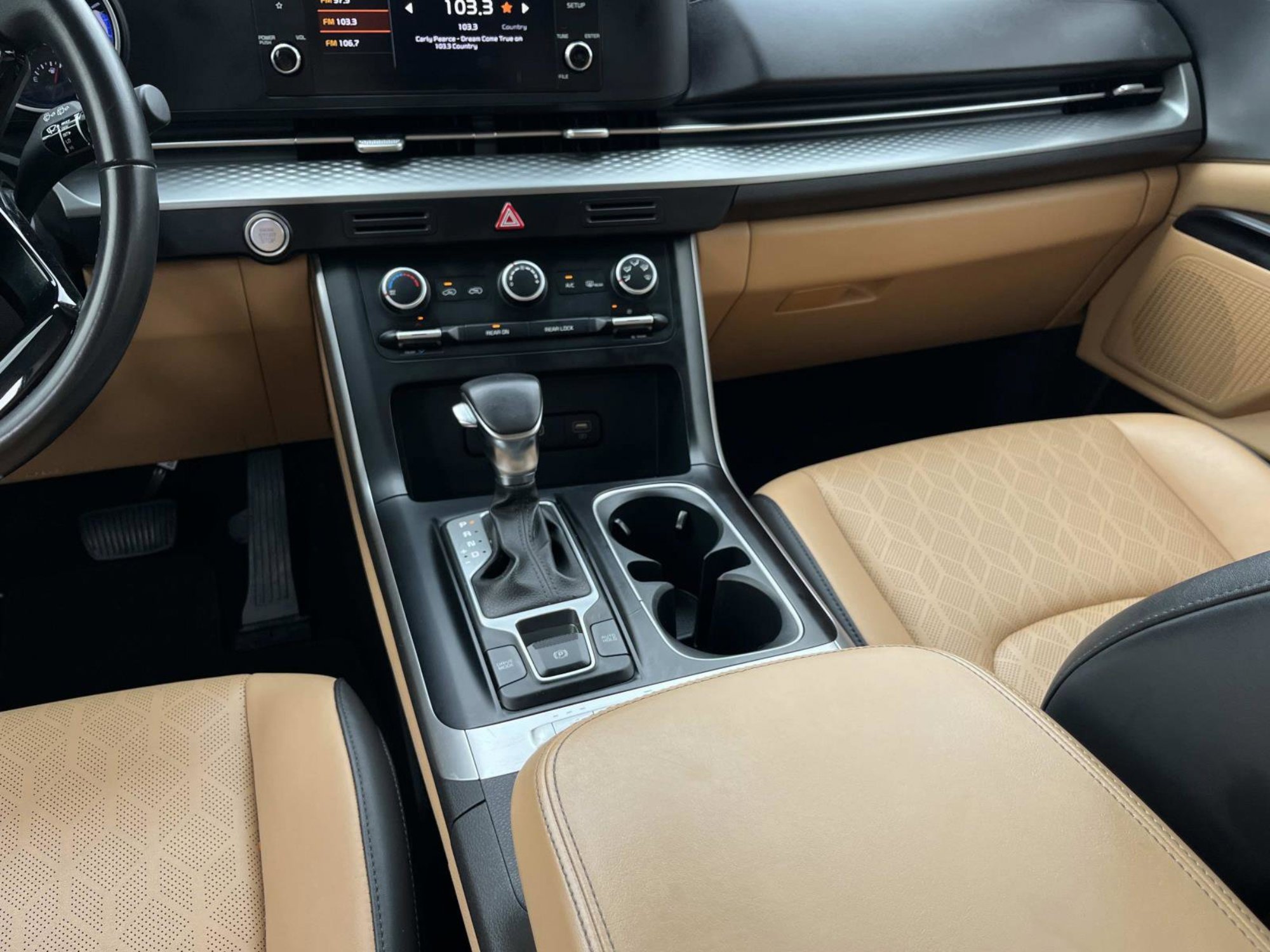 Certified 2024 Kia Carnival LX image 16