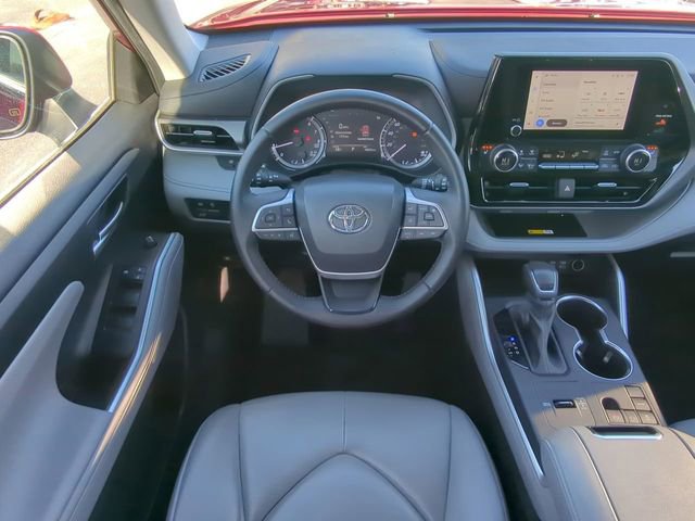 Used 2023 Toyota Highlander XLE image 20