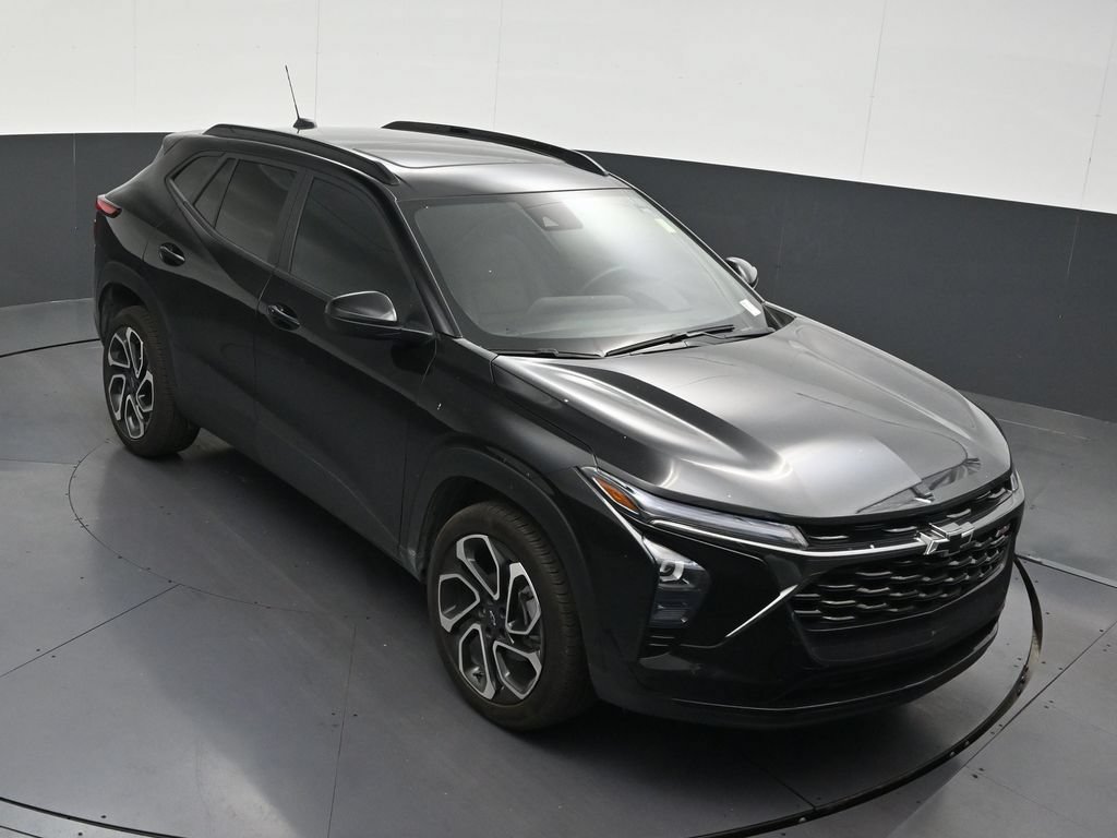 Used 2025 Chevrolet Trax RS w/ Sunroof Package FWD image 22