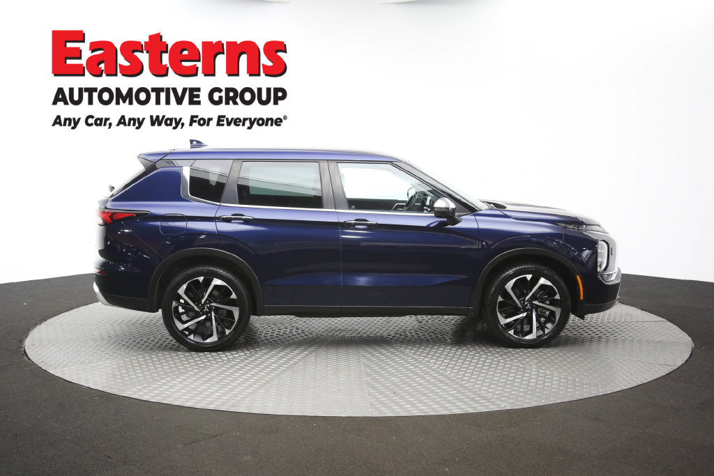 Used 2023 Mitsubishi Outlander SE AWD/4WD image 46