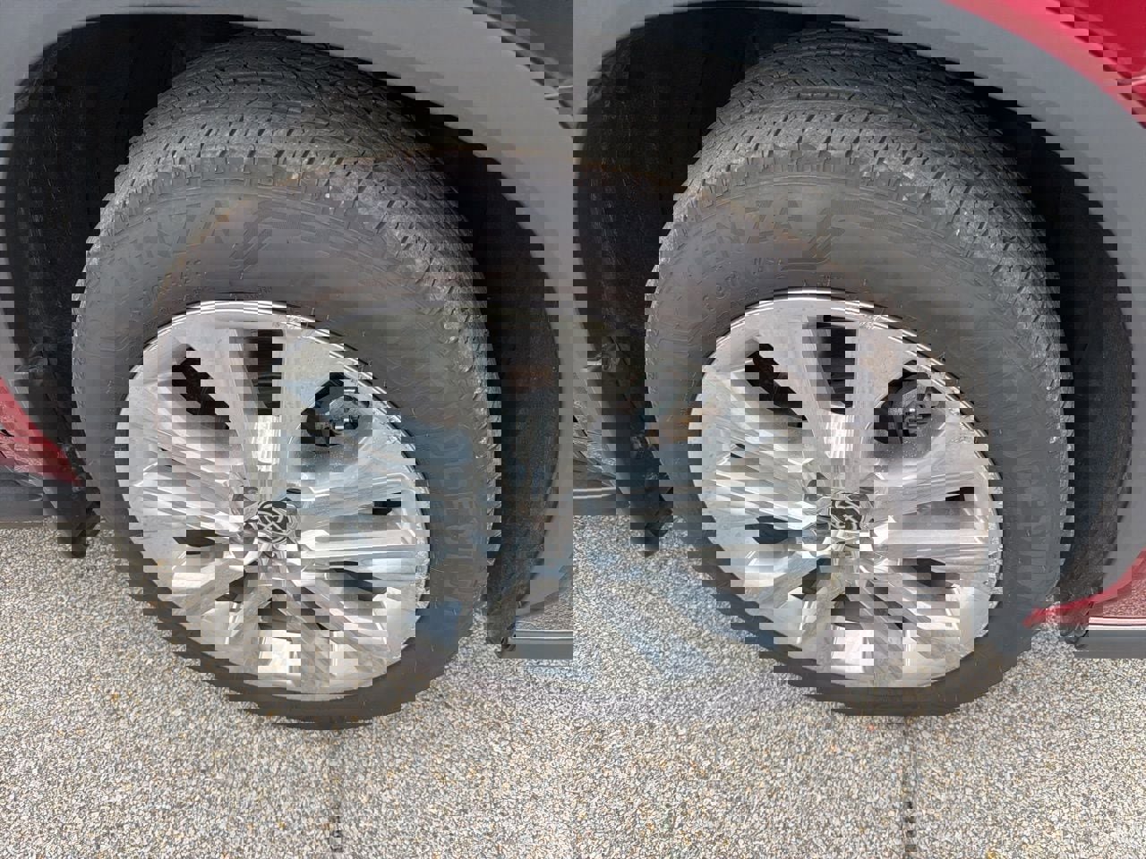 Used 2021 Toyota Highlander XLE image 4