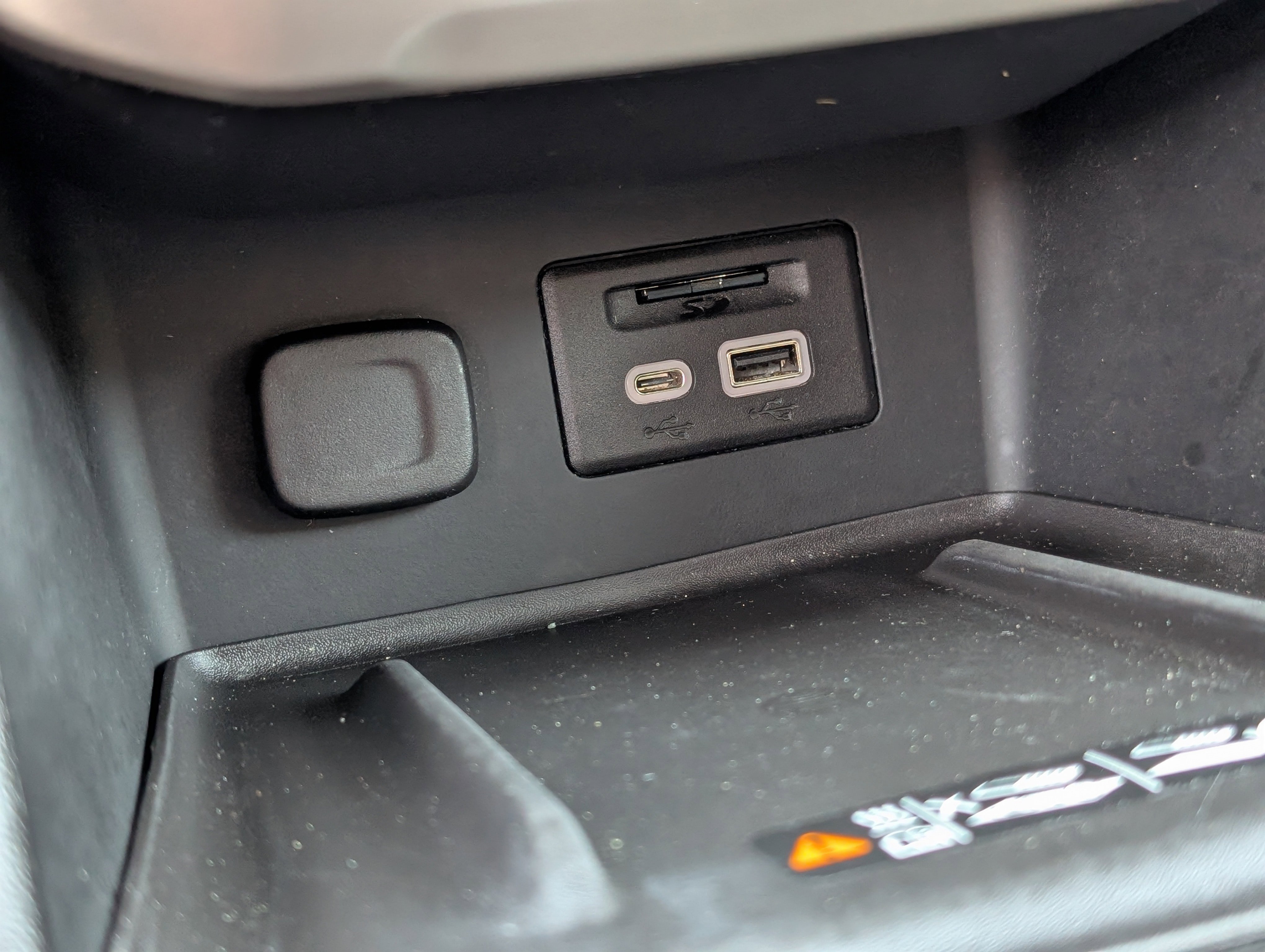 Used 2022 GMC Acadia Denali w/ Trailering Package image 24