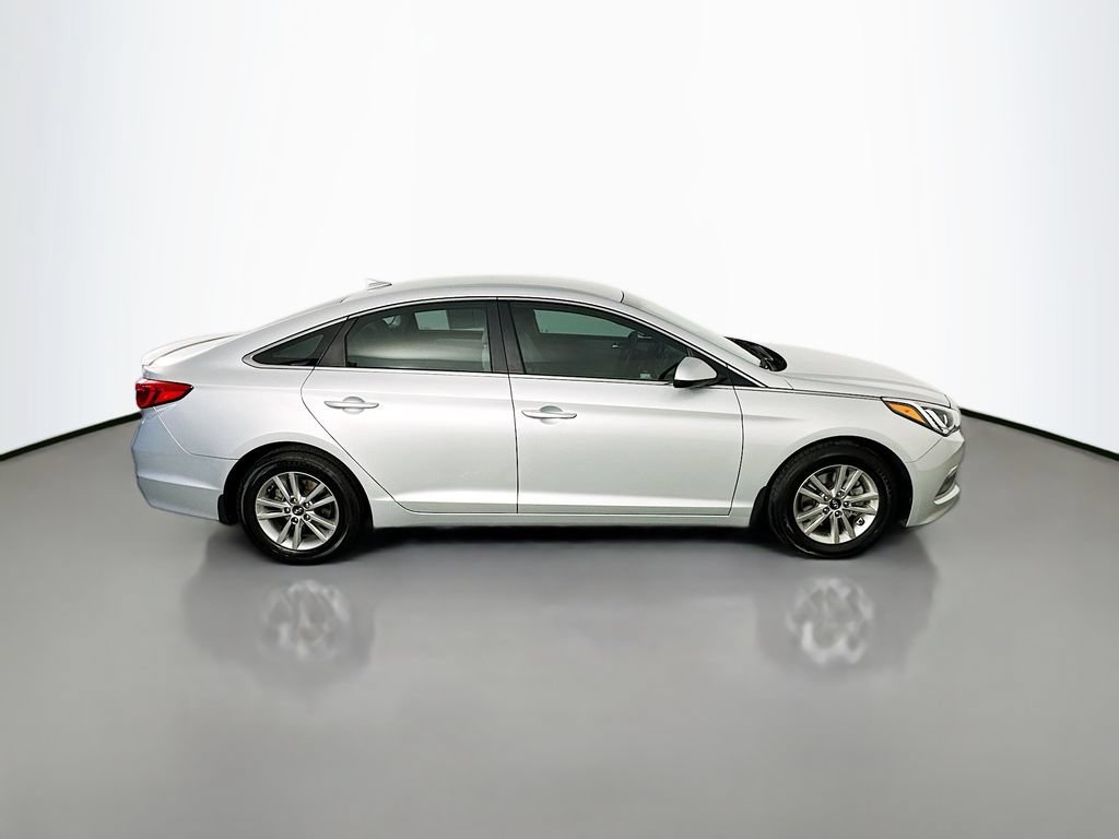 Used 2015 Hyundai Sonata SE w/ Option Group 09 FWD image 8