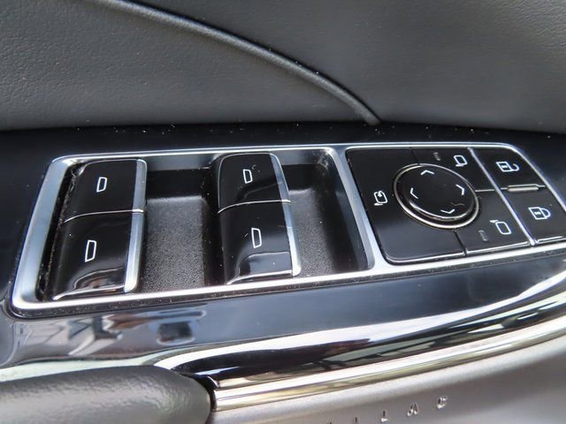 Used 2024 Cadillac Lyriq Luxury image 14