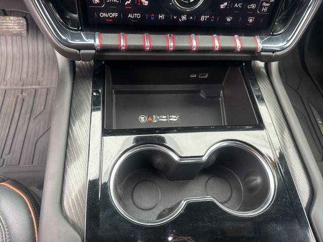 Used 2025 GMC Yukon XL AT4 AWD/4WD image 18