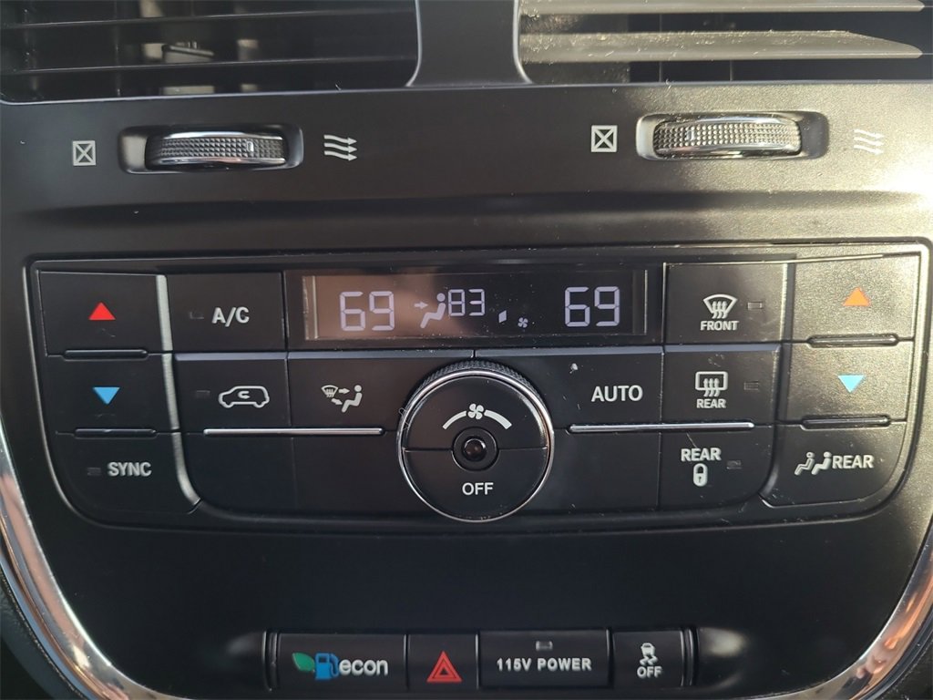 Used 2015 Chrysler Town & Country Touring image 25