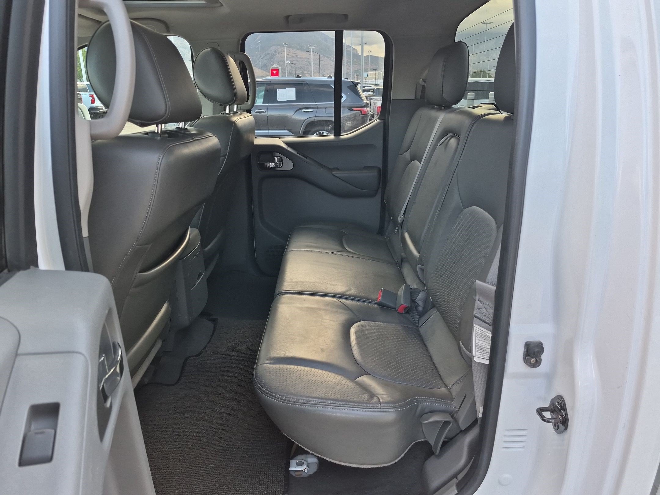 Used 2007 Nissan Frontier LE w/ Leather Pkg AWD/4WD image 25