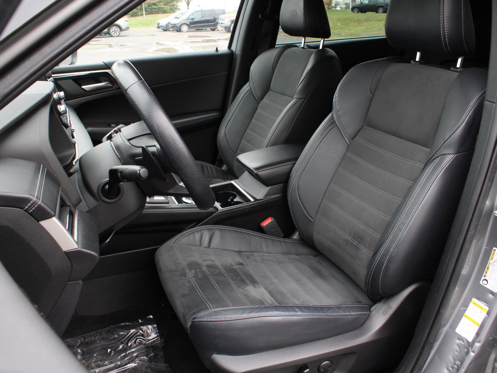 Used 2022 Mitsubishi Outlander SE image 15